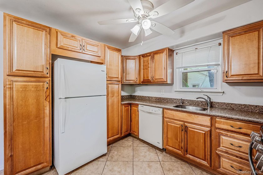Welcome to 71 Pinewood Drive, a well-maintained 4-bedroom - photo 5