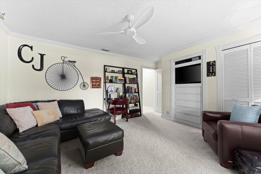 Welcome to 2699 NW 38th Street, a beautifully maintained pool - photo 31