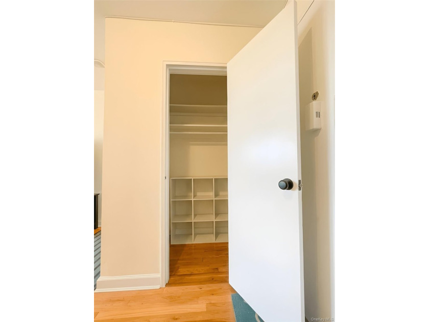 Bright and well-maintained 1-bedroom unit located on the second - photo 5