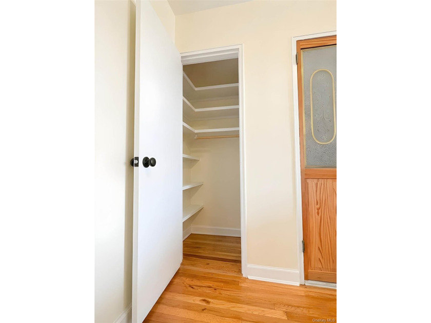 Bright and well-maintained 1-bedroom unit located on the second - photo 10