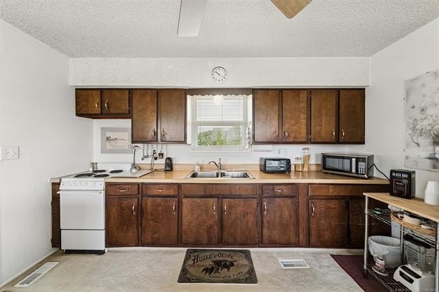 Charming 2-bedroom, 2-bath home set on nearly 2.5 peaceful acres - photo 9