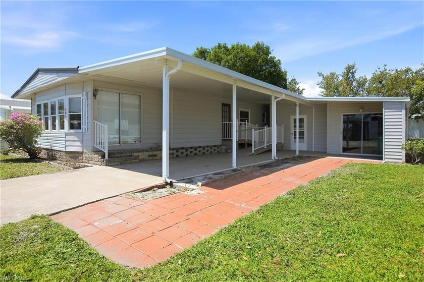 Welcome to your slice of Florida paradise in sought-after - photo 3