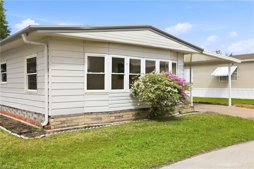 Welcome to your slice of Florida paradise in sought-after - photo 8
