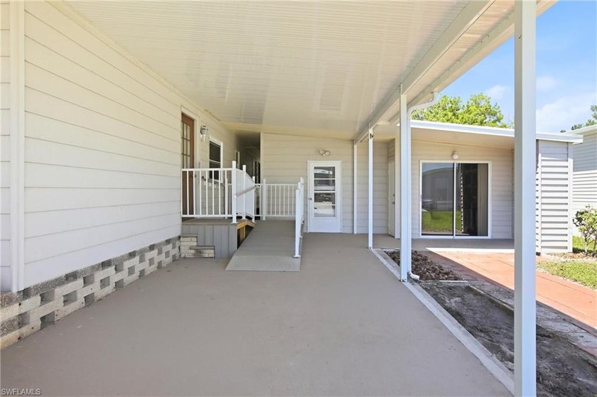 Welcome to your slice of Florida paradise in sought-after - photo 10