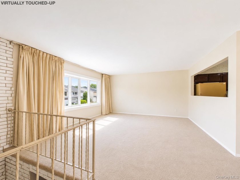 Welcome to 140 Regis Drive, a versatile Staten Island property - photo 4