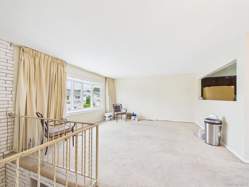 Welcome to 140 Regis Drive, a versatile Staten Island property - photo 5