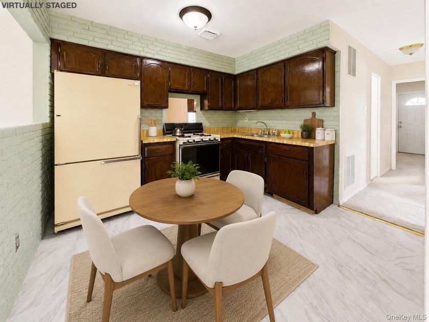 Welcome to 140 Regis Drive, a versatile Staten Island property - photo 10