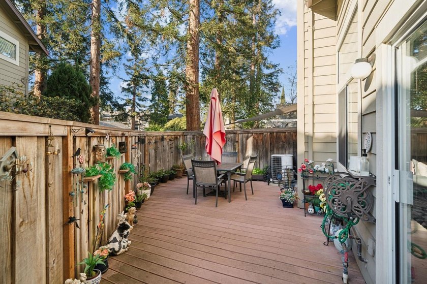 Gorgeous 3 Bedroom, 2.5 Bath Townhouse in South San Jose. Quiet - photo 12