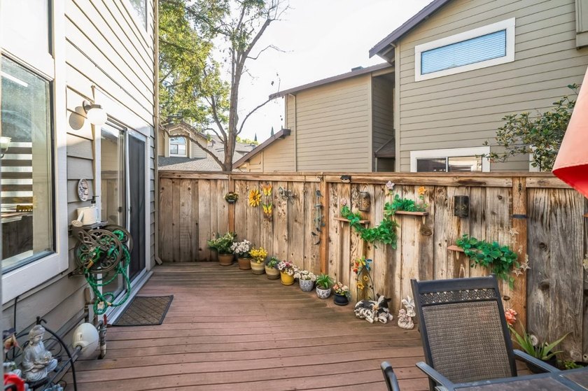 Gorgeous 3 Bedroom, 2.5 Bath Townhouse in South San Jose. Quiet - photo 14