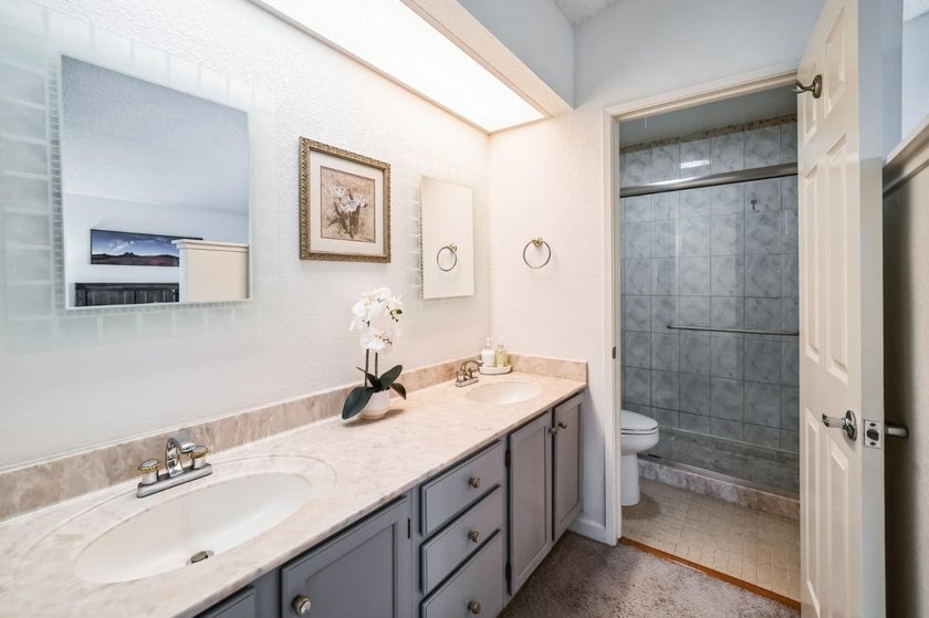 Gorgeous 3 Bedroom, 2.5 Bath Townhouse in South San Jose. Quiet - photo 18