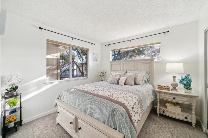 Gorgeous 3 Bedroom, 2.5 Bath Townhouse in South San Jose. Quiet - photo 19