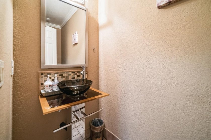 Gorgeous 3 Bedroom, 2.5 Bath Townhouse in South San Jose. Quiet - photo 22