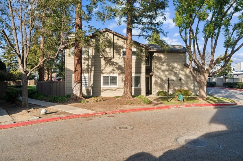 Gorgeous 3 Bedroom, 2.5 Bath Townhouse in South San Jose. Quiet - photo 25