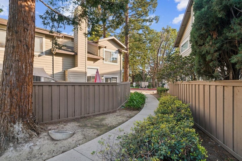 Gorgeous 3 Bedroom, 2.5 Bath Townhouse in South San Jose. Quiet - photo 26
