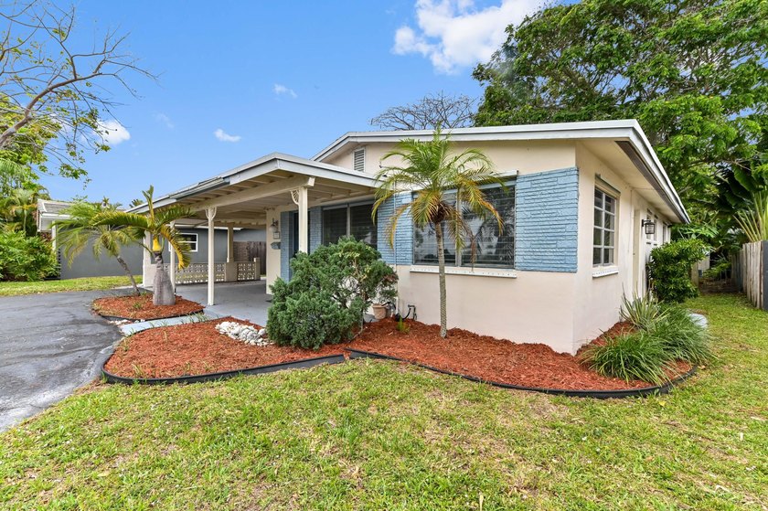Welcome to this charming 1-story home in Oakland Park, offering - photo 2