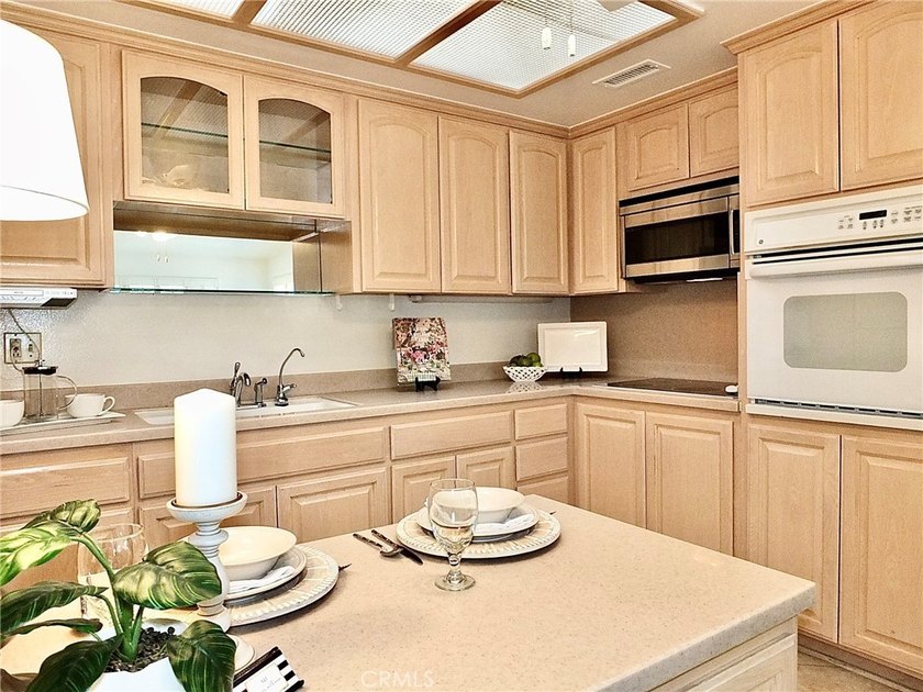 This 2 Bedroom 1.5 Bathrooms Expanded Corner is Freshly Painted - photo 11