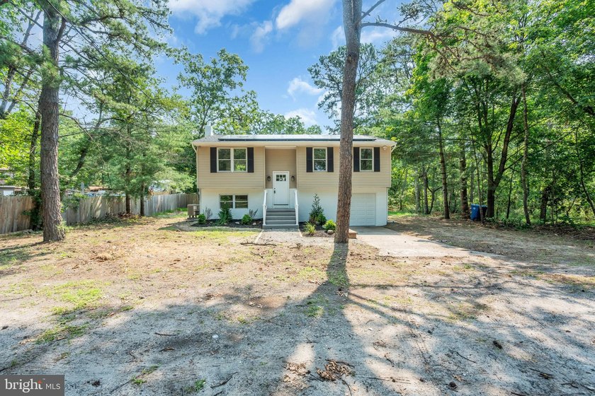 Beautifully renovated 3-bedroom, 2-full-bath home located in the - photo 2
