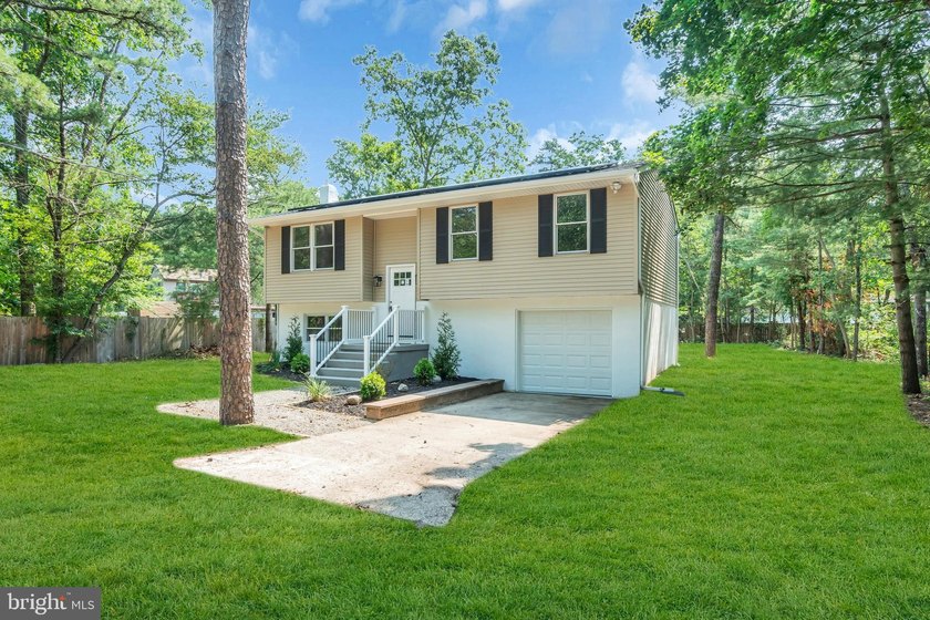 Beautifully renovated 3-bedroom, 2-full-bath home located in the - photo 3