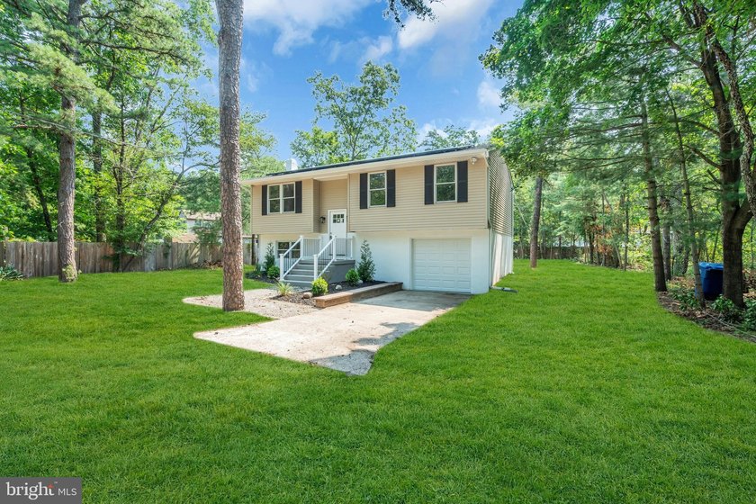 Beautifully renovated 3-bedroom, 2-full-bath home located in the - photo 6