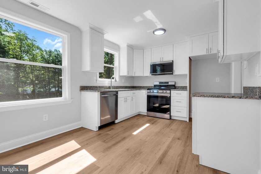 Beautifully renovated 3-bedroom, 2-full-bath home located in the - photo 10