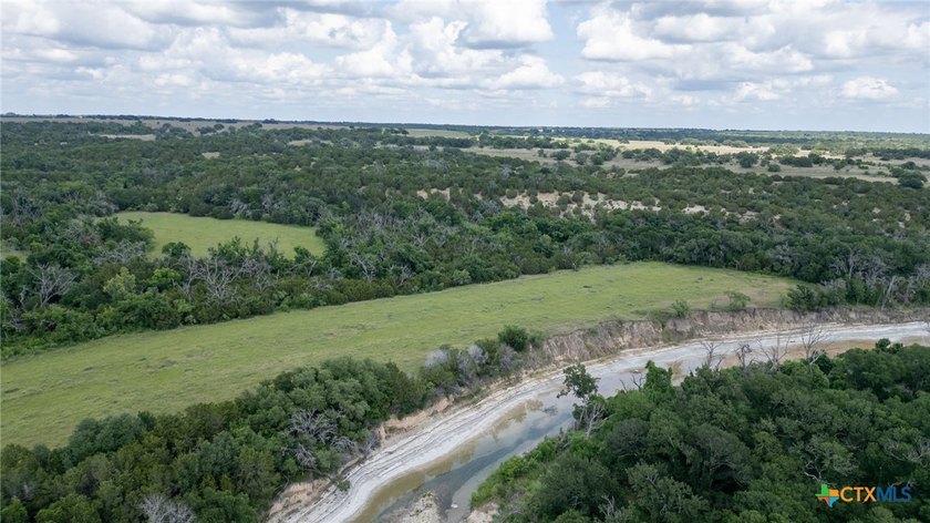 Just east of Evant in Hamilton County, this beautiful 286 - photo 3