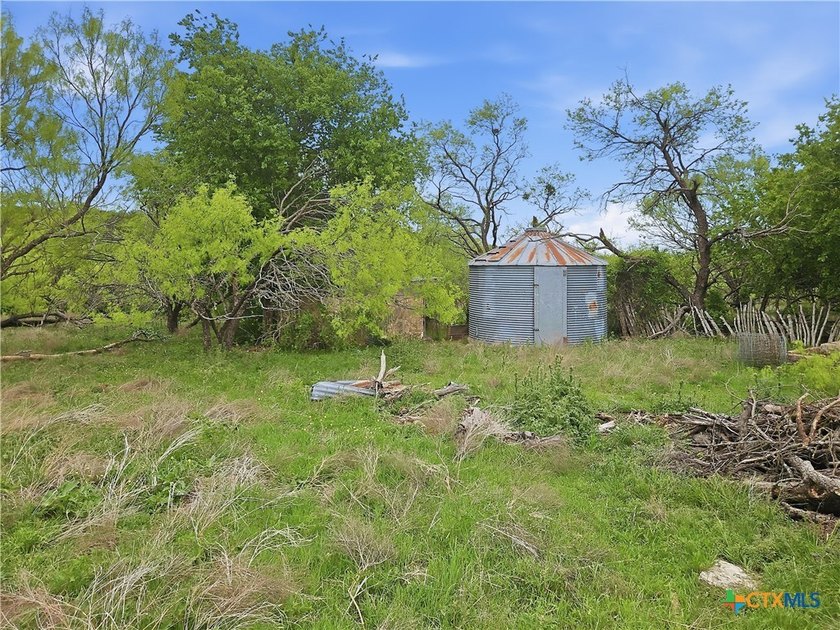Just east of Evant in Hamilton County, this beautiful 286 - photo 10