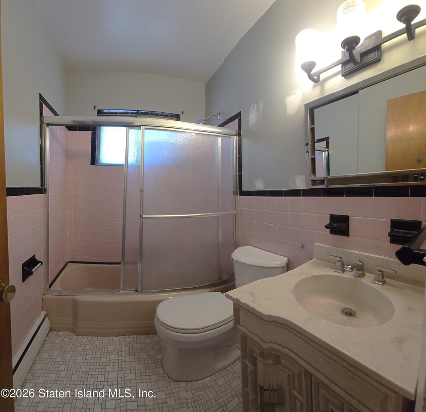 This well-maintained, cozy ranch-style home offers 3 bedrooms - photo 14
