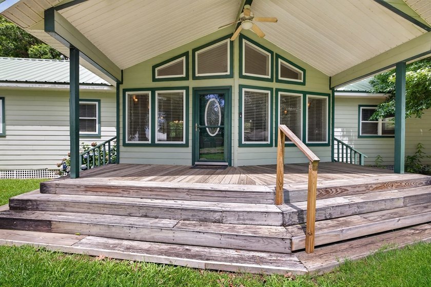 Located on a spacious corner lot, this waterfront 3-bedroom - photo 3