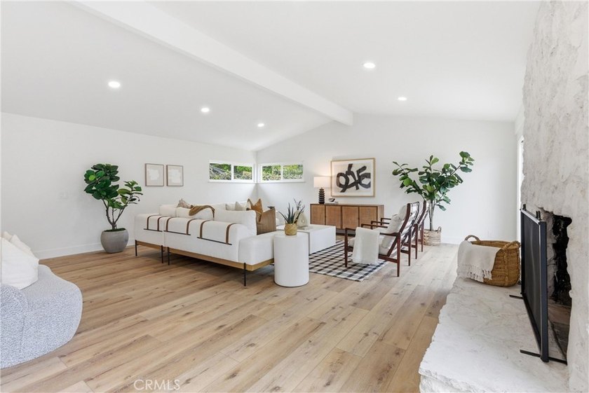 ADU POTENTIAL! Large, open backyard with incredible - photo 4