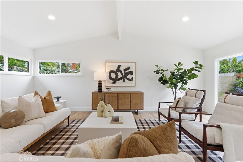 ADU POTENTIAL! Large, open backyard with incredible - photo 7