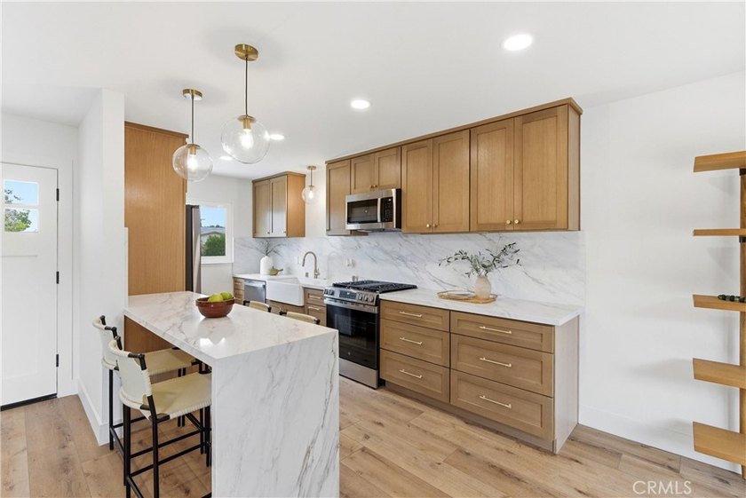 ADU POTENTIAL! Large, open backyard with incredible - photo 8