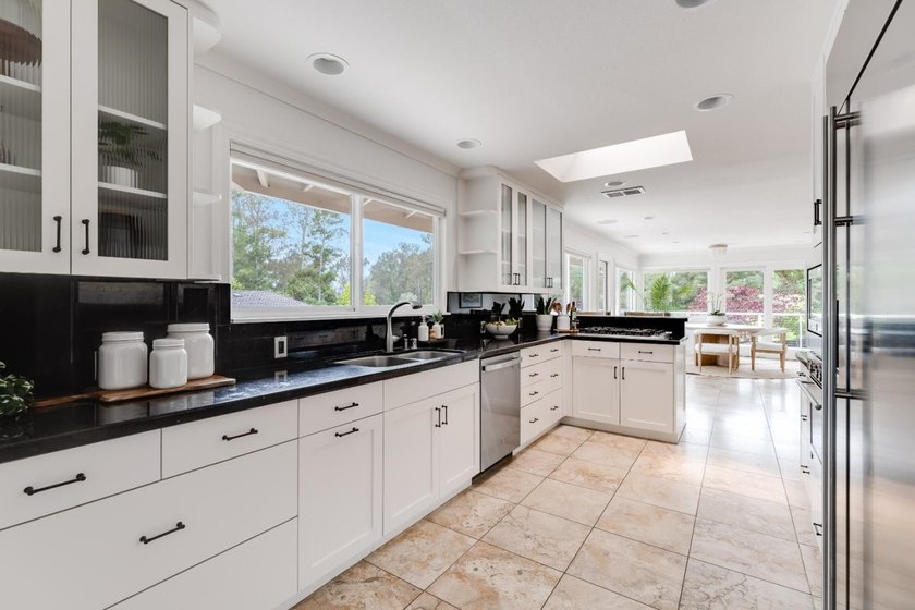 Fairway views, gorgeous light, and easy Aptos living await! Set - photo 11
