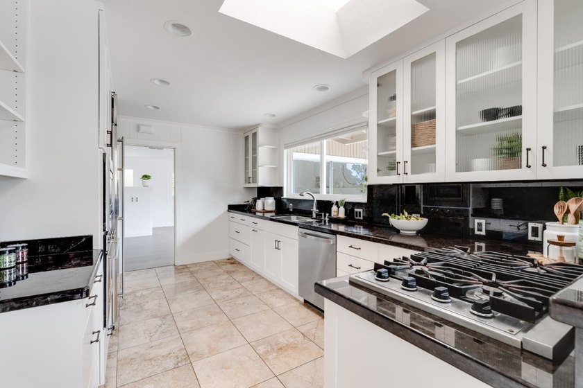 Fairway views, gorgeous light, and easy Aptos living await! Set - photo 12