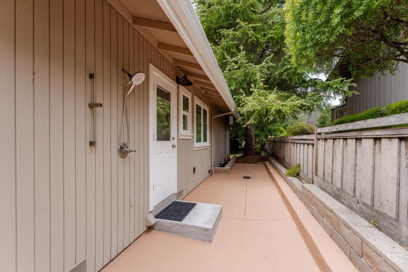 Fairway views, gorgeous light, and easy Aptos living await! Set - photo 39