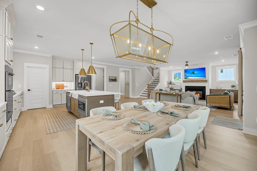Welcome home to the beautiful Maywood II floorplan! This wide - photo 4