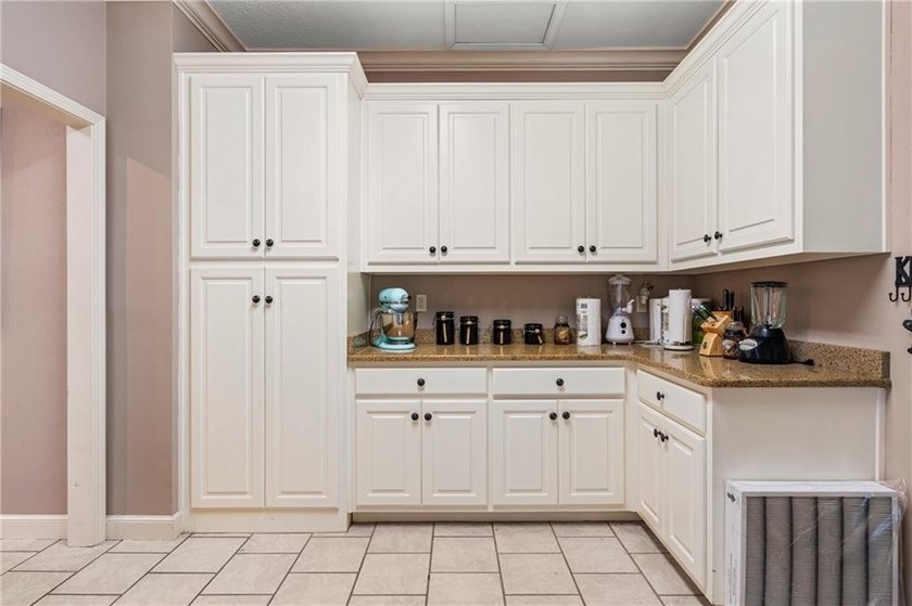 Enjoy lake living on Lake Harding with this 3 bedroom, 2 - photo 11