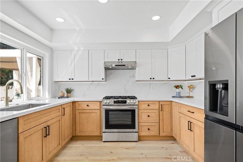 Beautiful single-story home that is ready for new families. LOW - photo 11