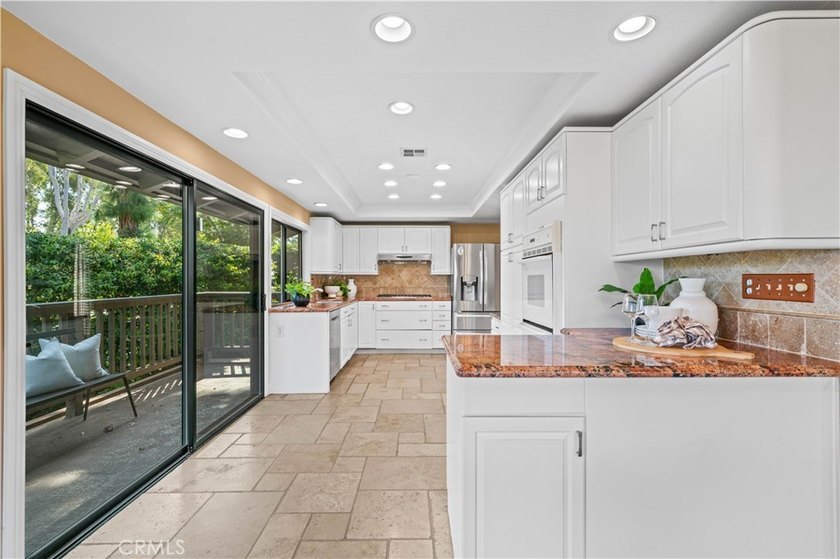 BEAUTIFUL HOME ON A PRIVATE CUL-DE-SAC WITH SERENE GREENBELT - photo 12