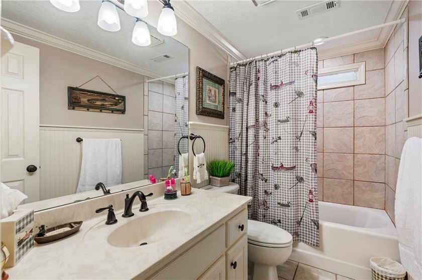 Enjoy lake living on Lake Harding with this 3 bedroom, 2 - photo 24