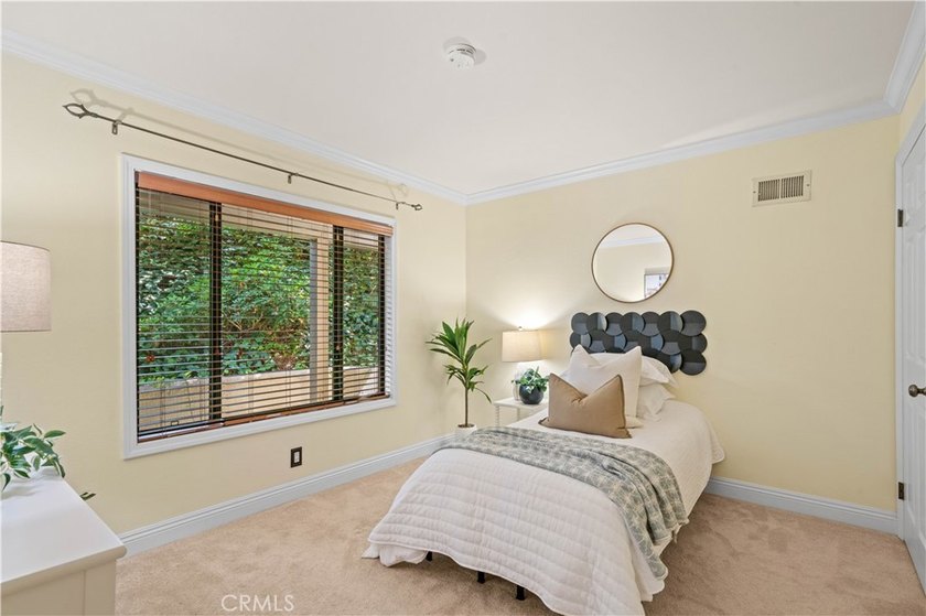 BEAUTIFUL HOME ON A PRIVATE CUL-DE-SAC WITH SERENE GREENBELT - photo 24