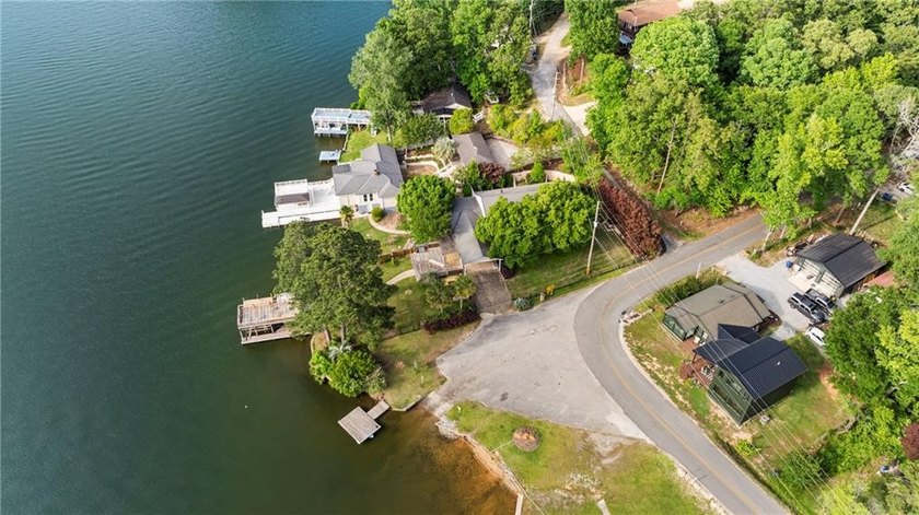 Enjoy lake living on Lake Harding with this 3 bedroom, 2 - photo 26