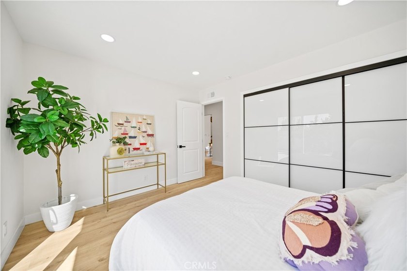 Beautiful single-story home that is ready for new families. LOW - photo 26