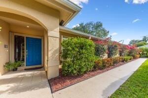 The Largest Original Model Home in Marsh Landing! Walk in the - photo 26