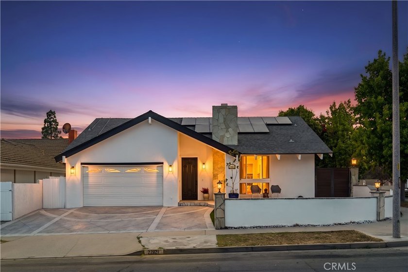 Beautiful single-story home that is ready for new families. LOW - photo 29