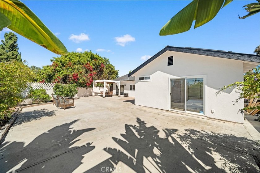 Beautiful single-story home that is ready for new families. LOW - photo 34