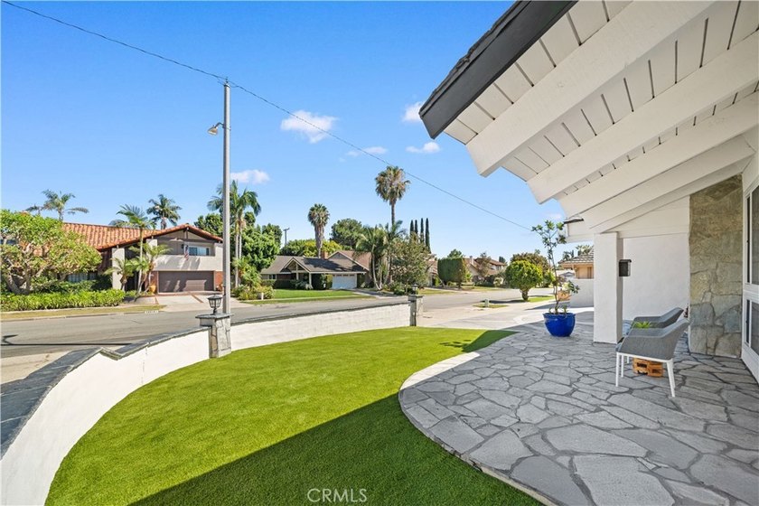 Beautiful single-story home that is ready for new families. LOW - photo 36