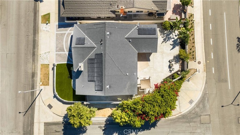 Beautiful single-story home that is ready for new families. LOW - photo 39