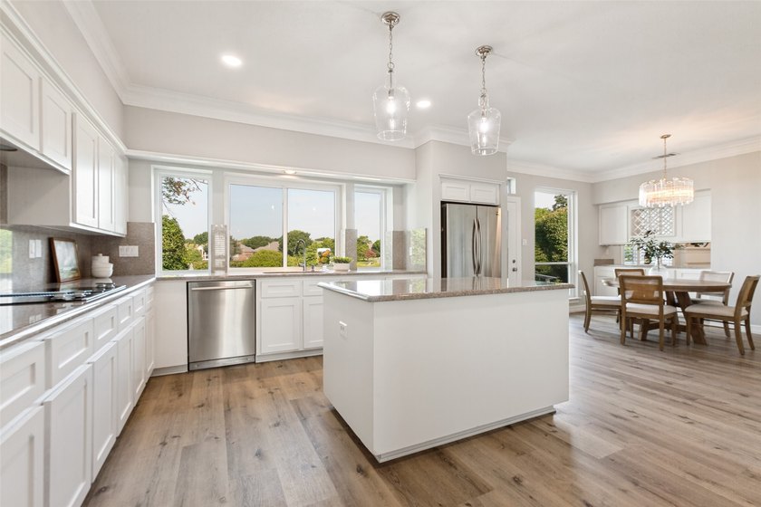 Welcome to your dream home, where luxury, comfort, and golf - photo 9