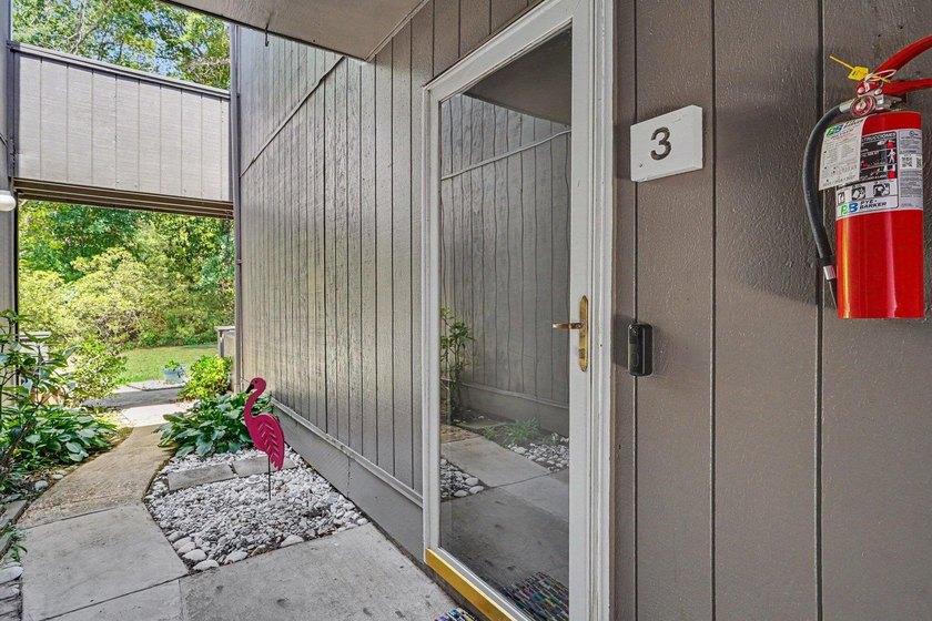 Coastal- chic living meets unbeatable convenience in this - photo 2