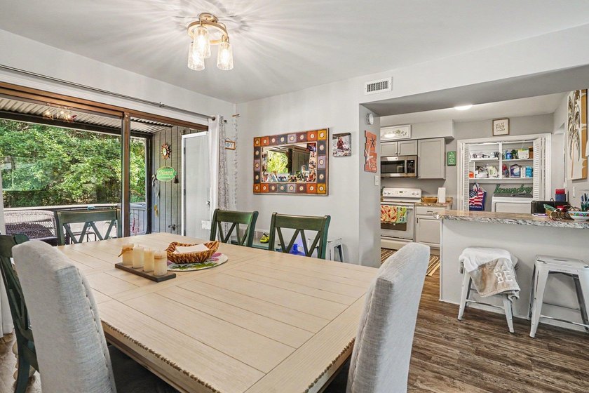 Coastal- chic living meets unbeatable convenience in this - photo 5